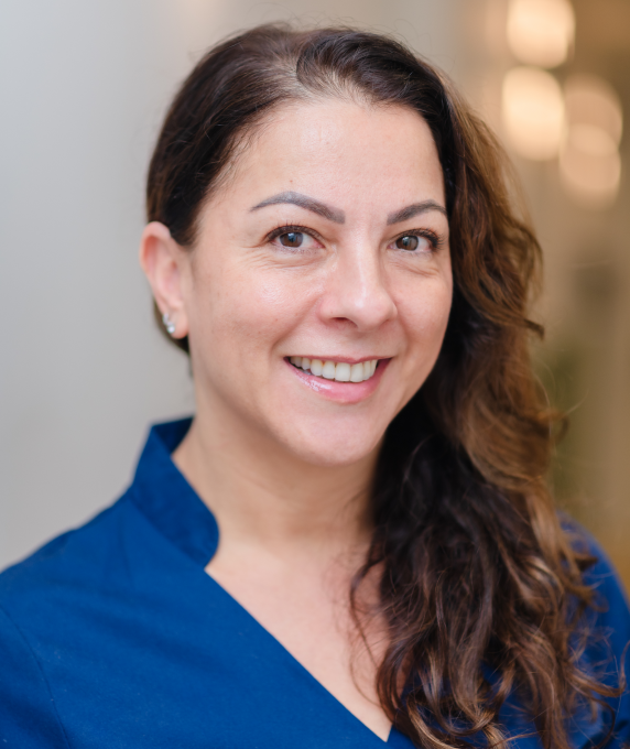 nadia au Cabinet EndoSpé, endodontie exclusive à Paris 15ᵉ